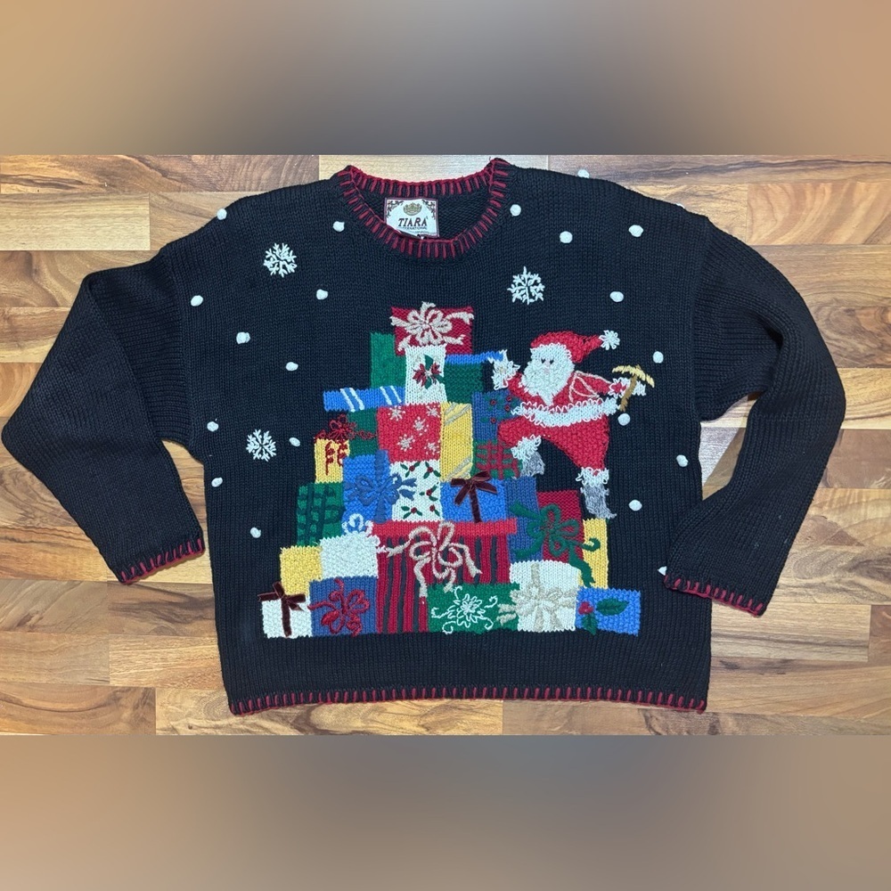 Tiara Intl Vintage Christmas Sweater L Santa Gifts Snowflakes Ugly Holiday Knit